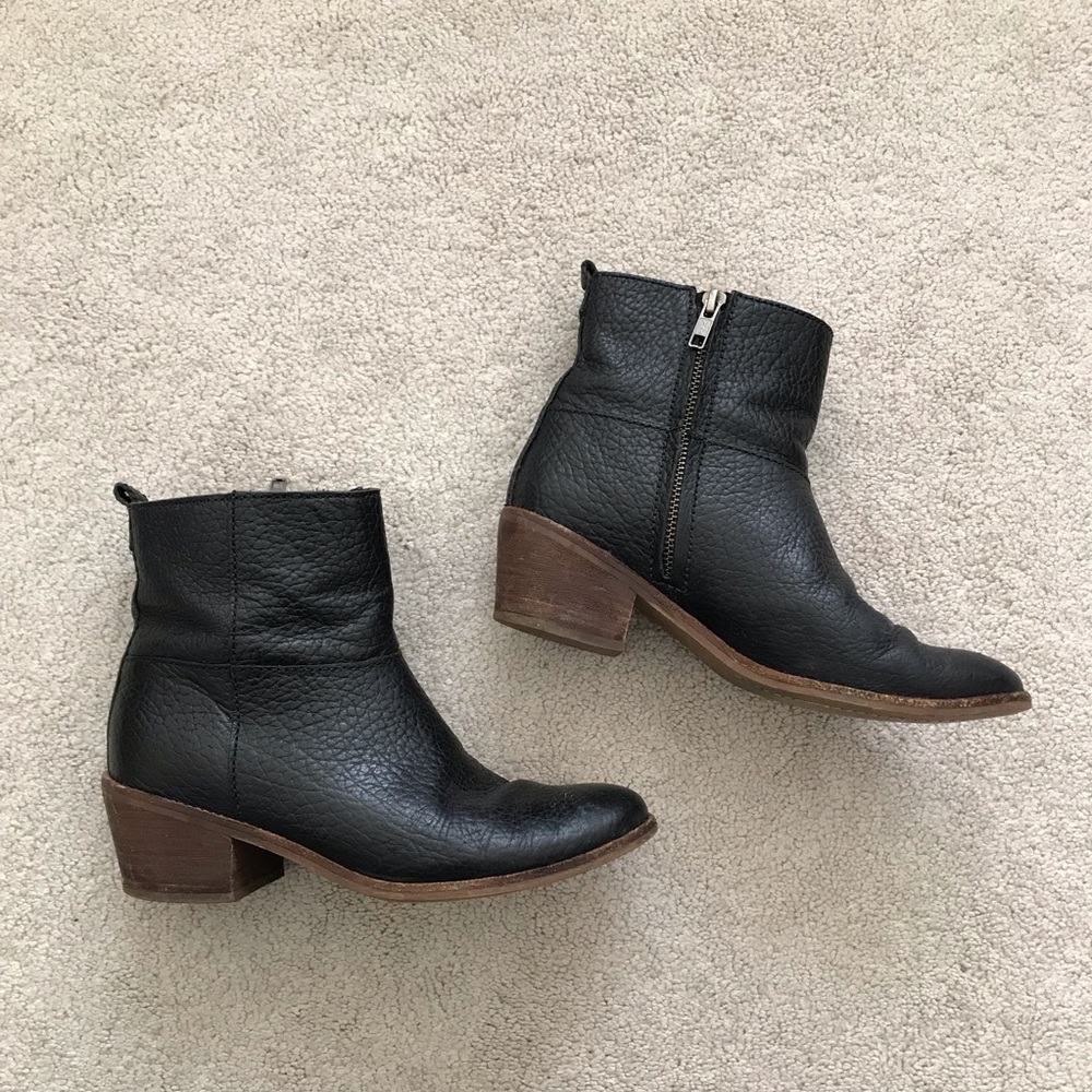 Madewell. Perrie Boot. Black Pebbled Leather.